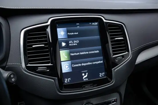 VOLVO-XC90-2021
