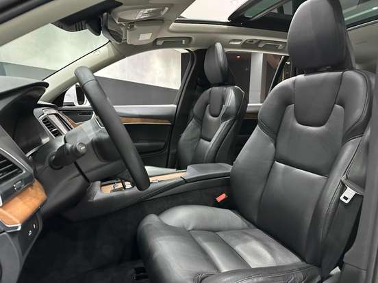 VOLVO-XC90-2022