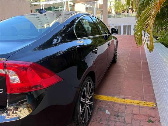 VOLVO-S60-2.0 T5 MOMENTUM 16V TURBO GASOLINA 4P AUTOMÁTICO VOLVO-S60-2015