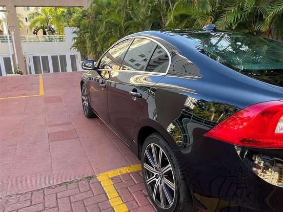 VOLVO-S60-2.0 T5 MOMENTUM 16V TURBO GASOLINA 4P AUTOMÁTICO VOLVO-S60-2015