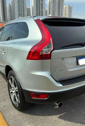 VOLVO-XC60-2012