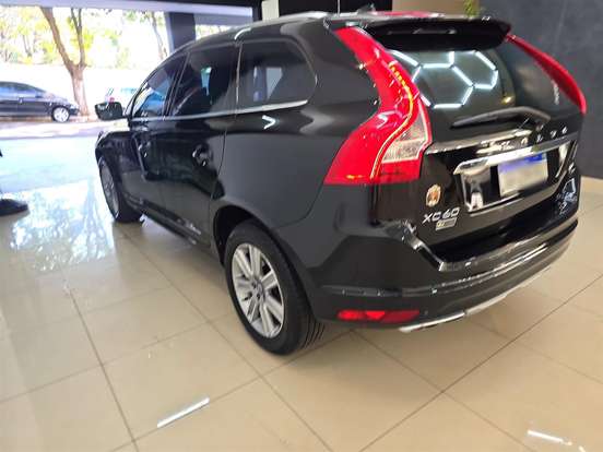 VOLVO-XC60-2016