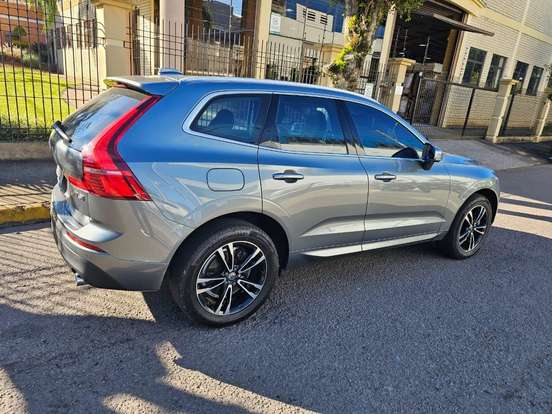 VOLVO-XC60-2020