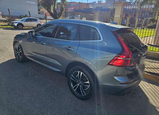 VOLVO-XC60-2020