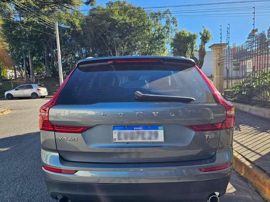 VOLVO-XC60-2020