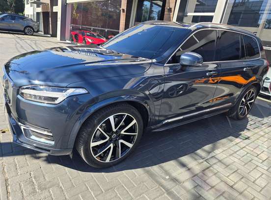 VOLVO-XC90-2022