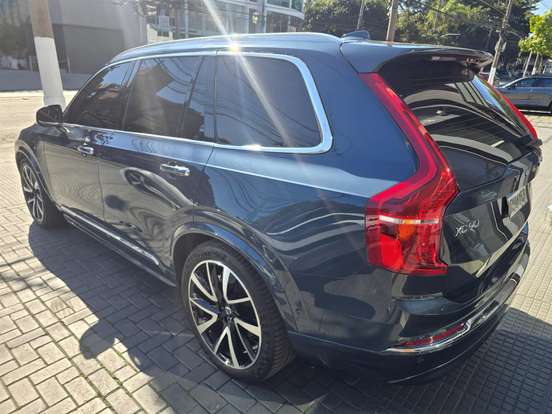 VOLVO-XC90-2022