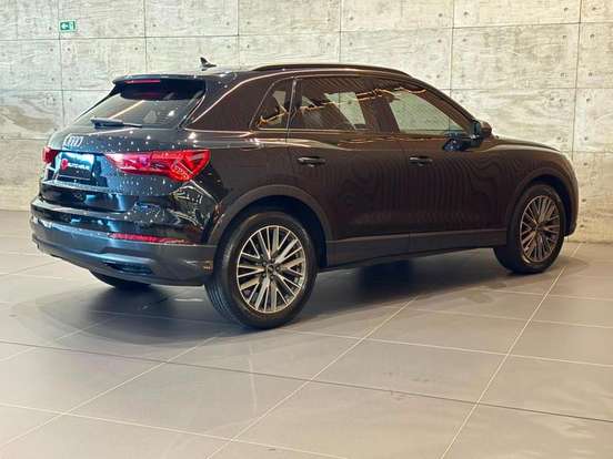 AUDI-Q3-2021