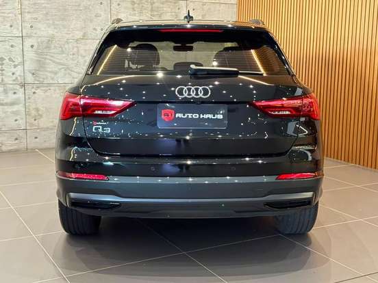 AUDI-Q3-2021