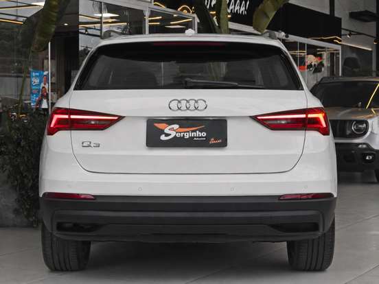 AUDI-Q3-2021