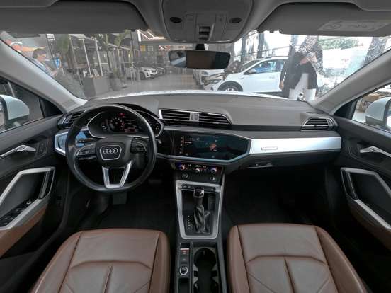 AUDI-Q3-2021