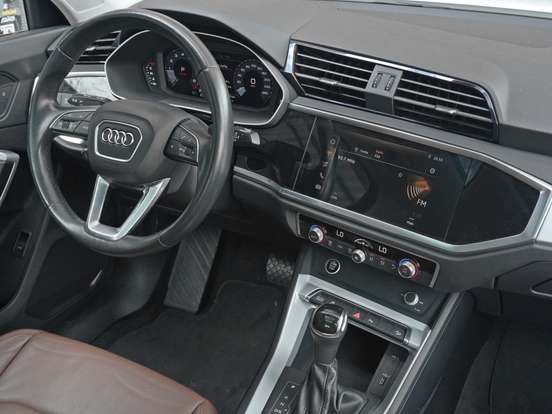AUDI-Q3-2021