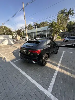 AUDI-Q3-2022