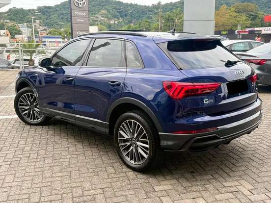 AUDI-Q3-2023