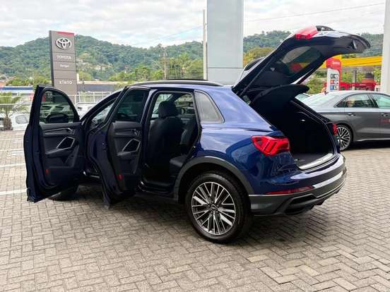 AUDI-Q3-2023