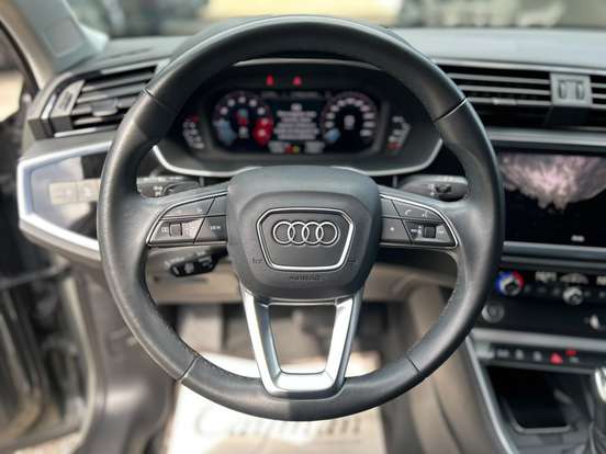 AUDI-Q3-2023