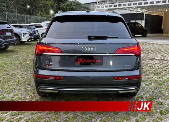 AUDI-Q5-2022