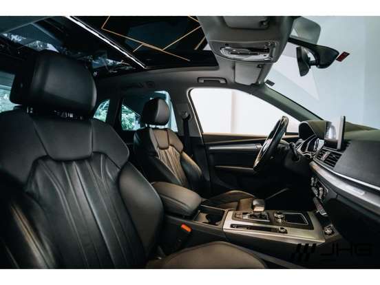 AUDI-Q5-2021