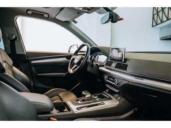 AUDI-Q5-2021