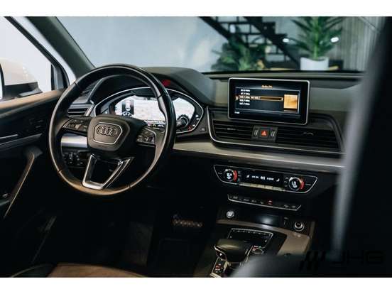 AUDI-Q5-2021