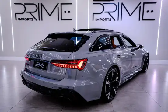 AUDI-RS6-2021