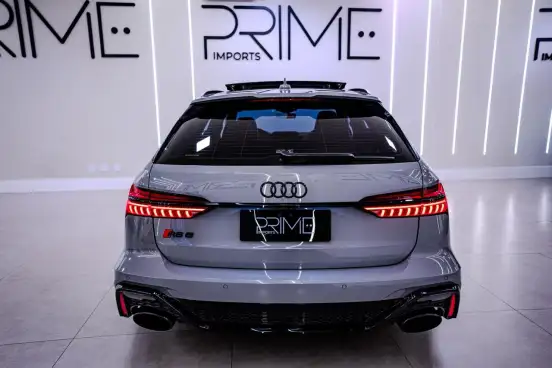 AUDI-RS6-2021