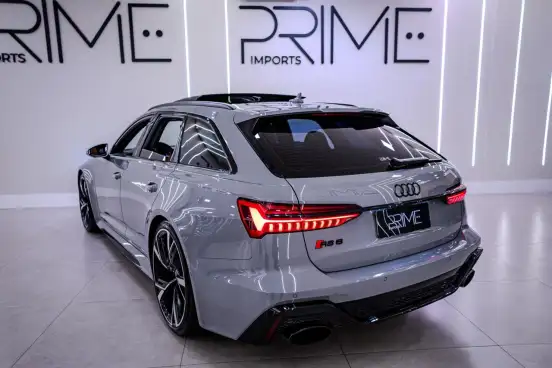 AUDI-RS6-2021