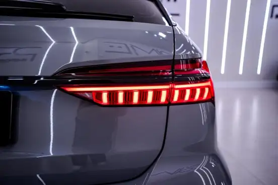 AUDI-RS6-2021