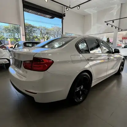 BMW-320i-2015