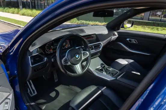 BMW-320i-2021