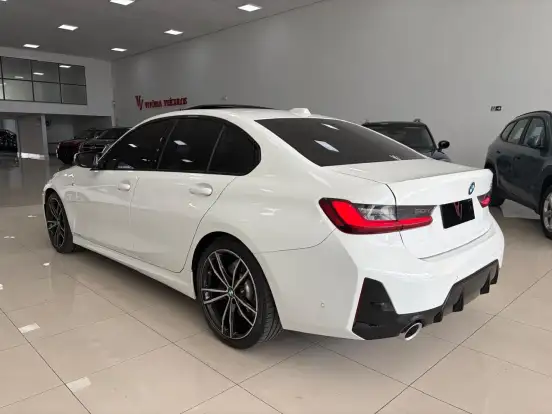 BMW-320i-2023