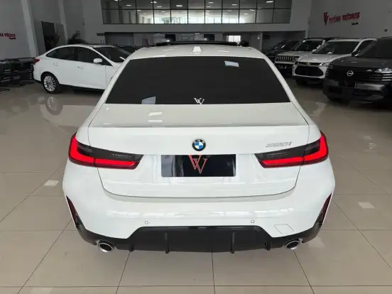 BMW-320i-2023