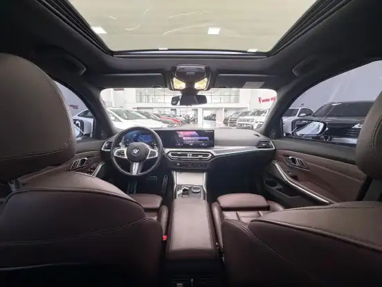 BMW-320i-2023