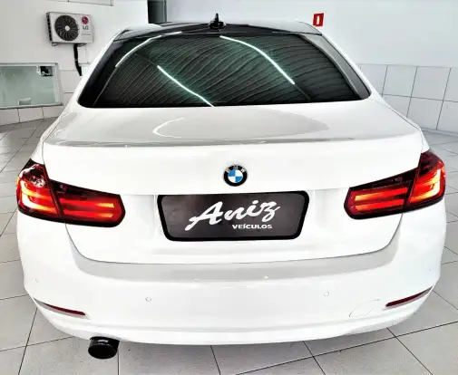 BMW-320i-2012