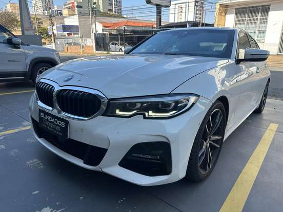 BMW-320i-2022