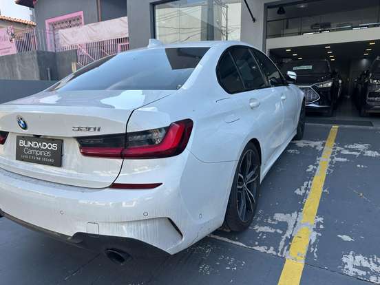 BMW-320i-2022