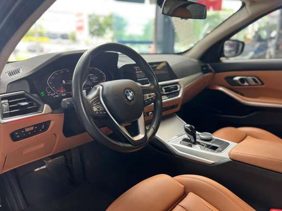 BMW-320i-2022