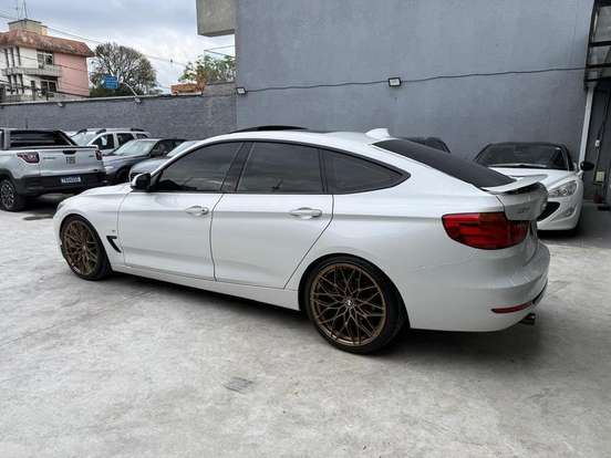 BMW-320i-2016