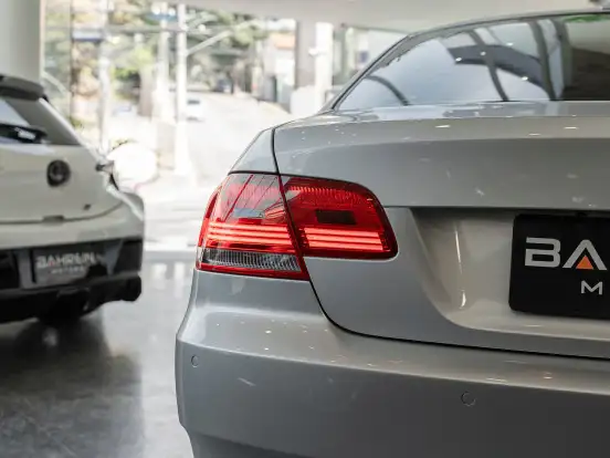 BMW-325i-2006