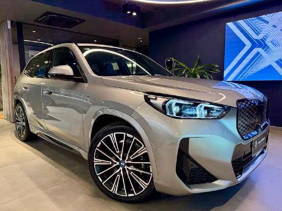 BMW-iX1-2025