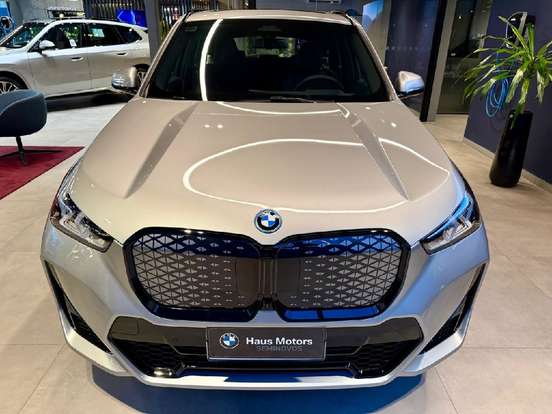 BMW-iX1-2025