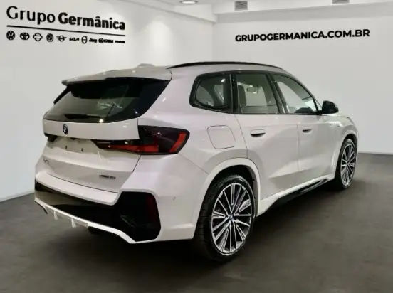 BMW-iX1-2024