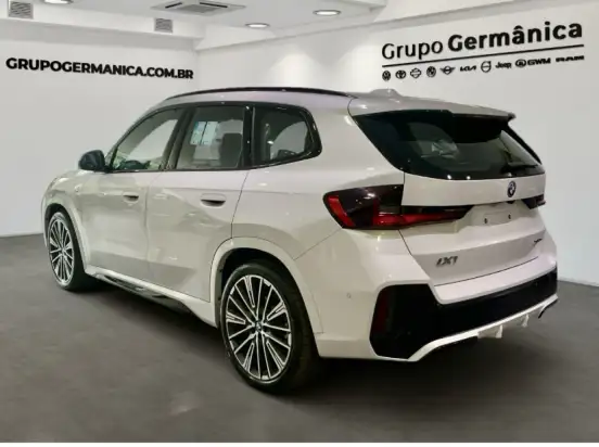 BMW-iX1-2024