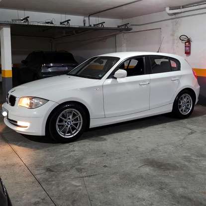 BMW-118i-2011