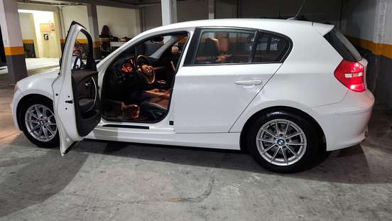 BMW-118i-2011