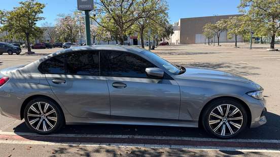 BMW-320i-2022