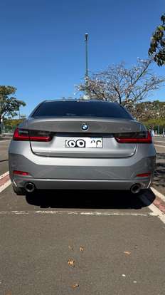 BMW-320i-2022