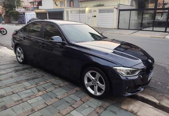 BMW-320i-2012