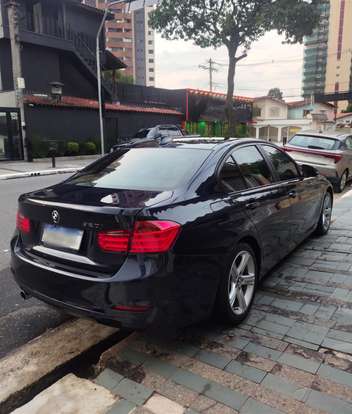 BMW-320i-2012