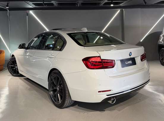 BMW-320i-2018